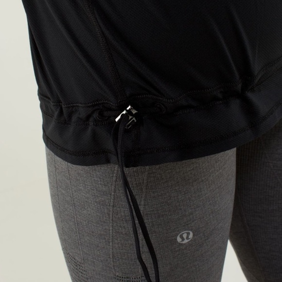 Lululemon Tame Me Tank
Black / Petal Pop Multi Size 6 - Picture 10 of 14